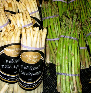 Asparagus produce-1.jpg © Quadell